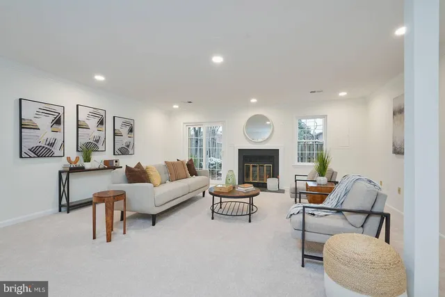 $632,900 | 7 Carriage House Circle, Alexandria, VA 22304