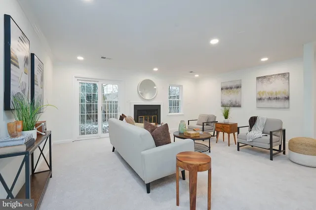 $632,900 | 7 Carriage House Circle, Alexandria, VA 22304