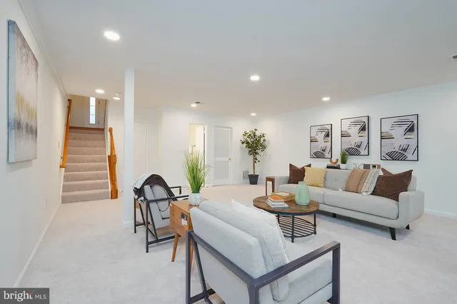 $632,900 | 7 Carriage House Circle, Alexandria, VA 22304