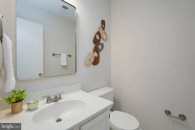 $632,900 | 7 Carriage House Circle, Alexandria, VA 22304