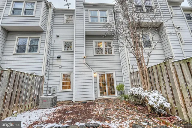 $632,900 | 7 Carriage House Circle, Alexandria, VA 22304