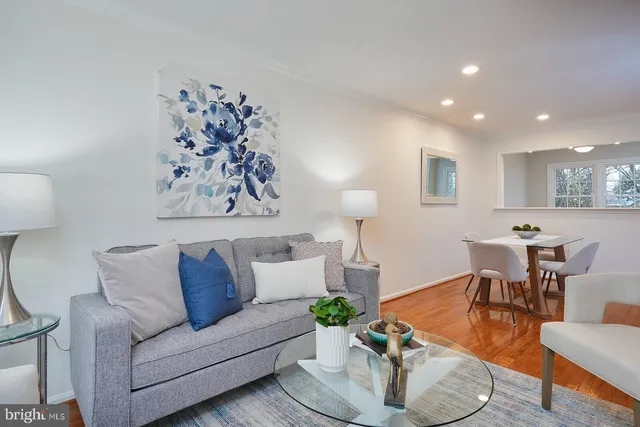 $632,900 | 7 Carriage House Circle, Alexandria, VA 22304