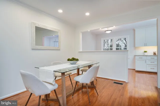 $632,900 | 7 Carriage House Circle, Alexandria, VA 22304