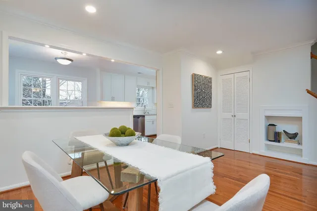 $632,900 | 7 Carriage House Circle, Alexandria, VA 22304