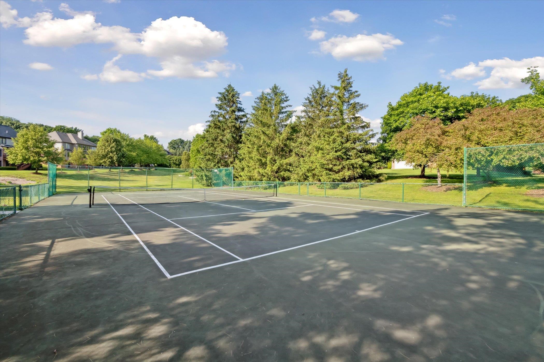 1033 Bloomview Circle Rochester, MI 48307 - Photo 40 of 44 50113392-41.JPG