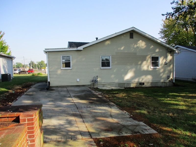 1039 Elm Street Decatur, IN 46733 - Photo 7 of 26