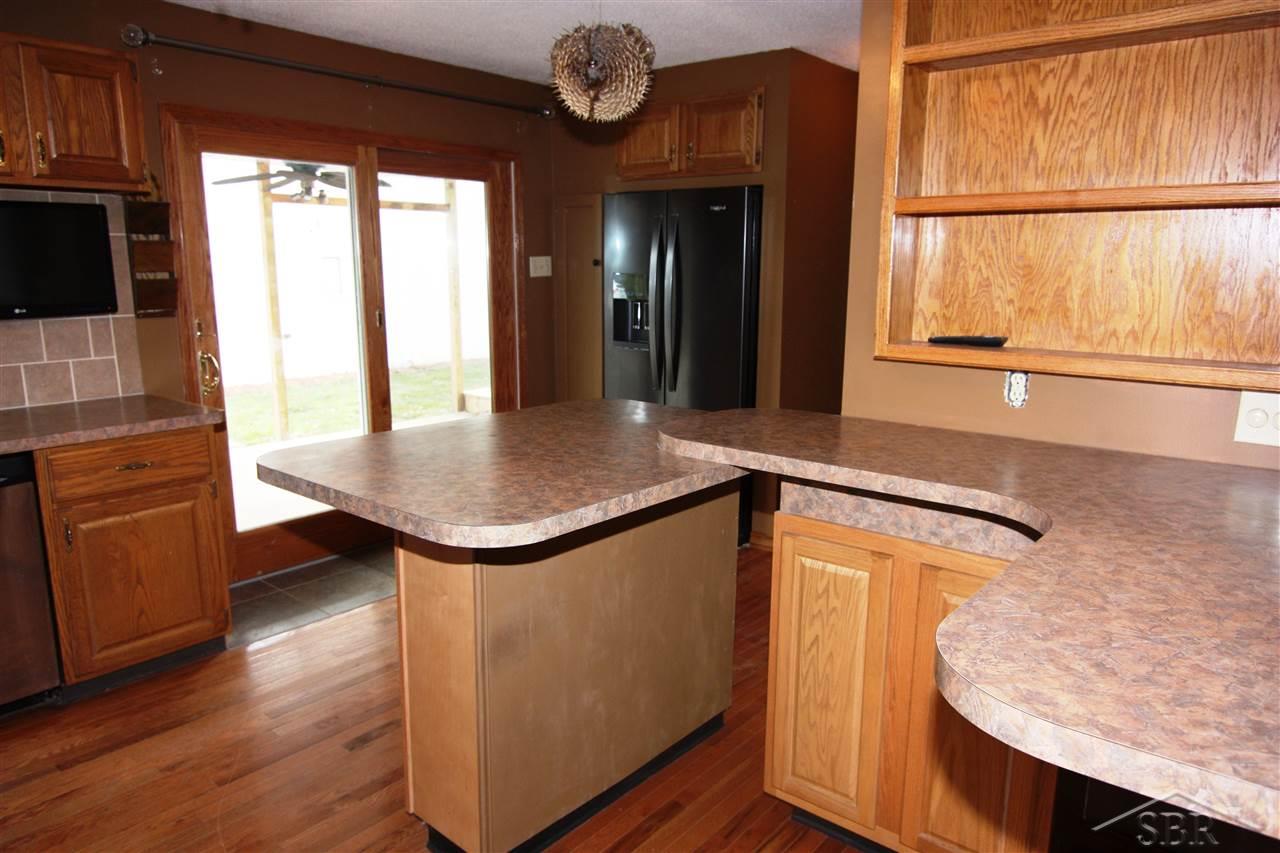 2595 South Center Road Saginaw, MI 48609 - Photo 6 of 27 31367424-5.JPG