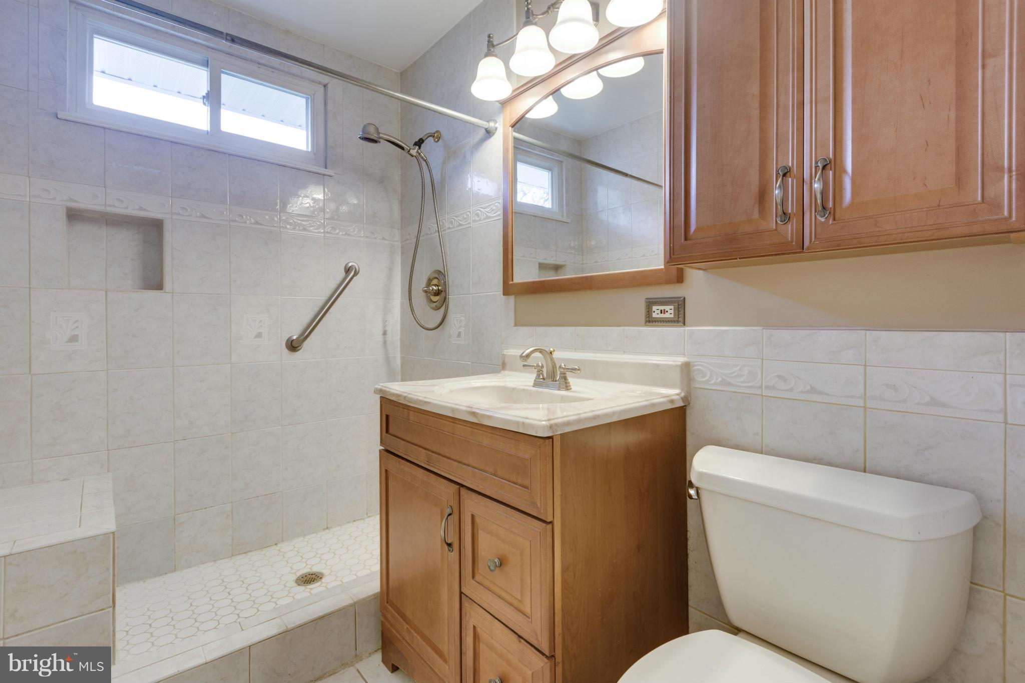 6601 Cimarron Street Springfield, VA 22150 - Photo 17 of 30 Bath