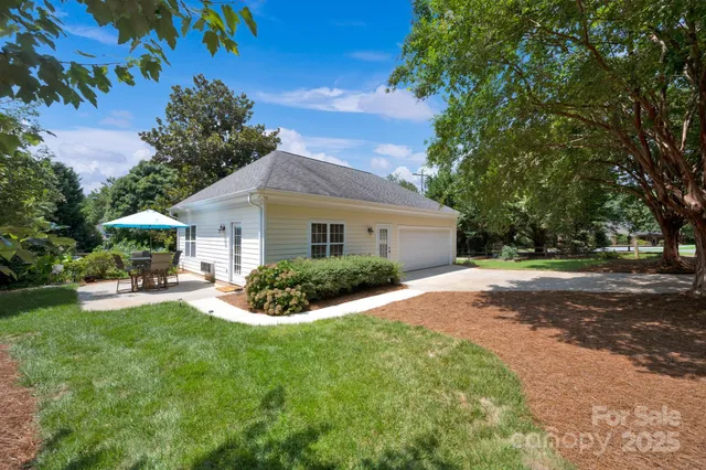 a view of a house with backyard and sitting area