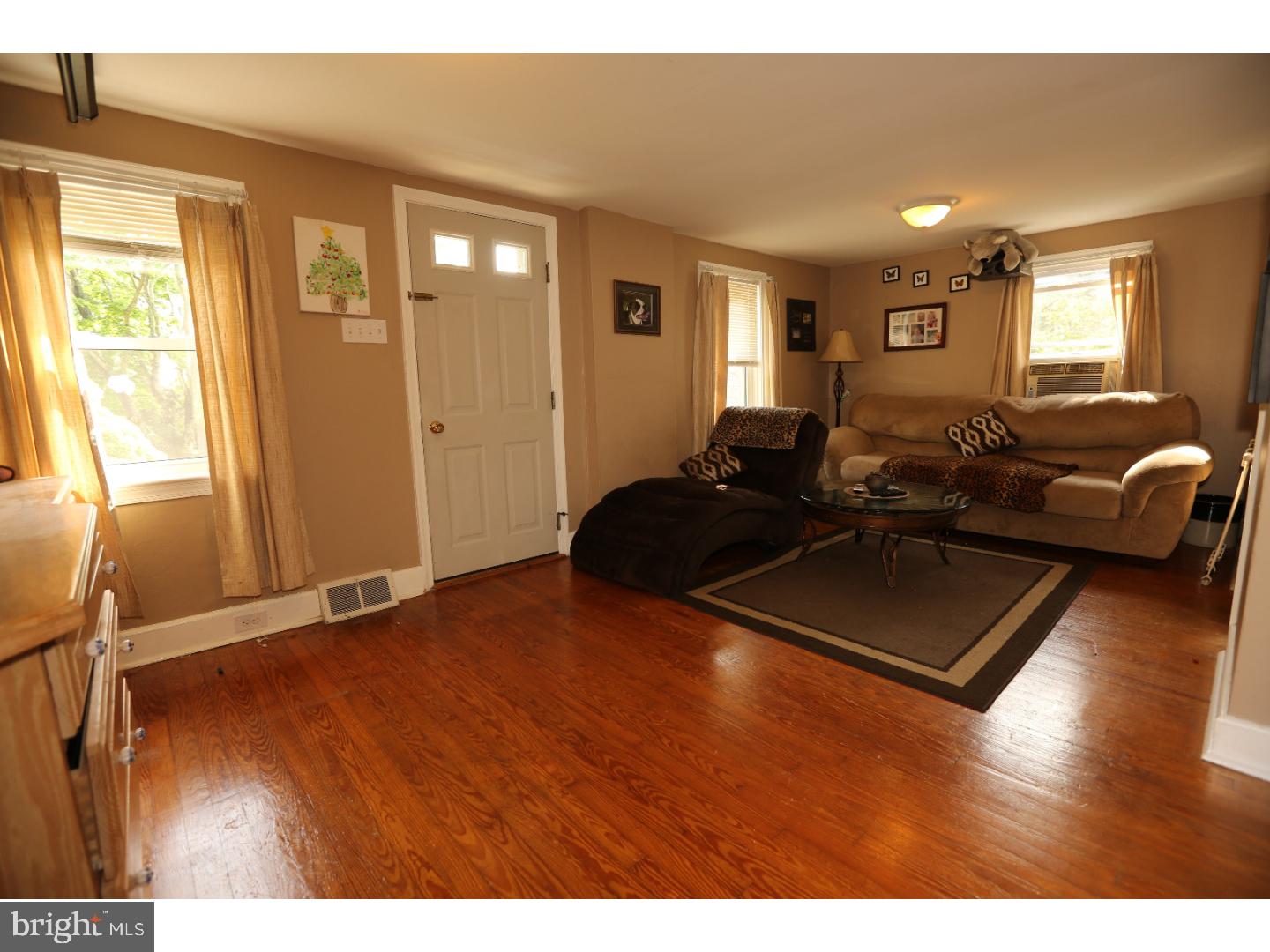 45 Miller Road Phoenixville, PA 19460 - Photo 4 of 25 Living Room