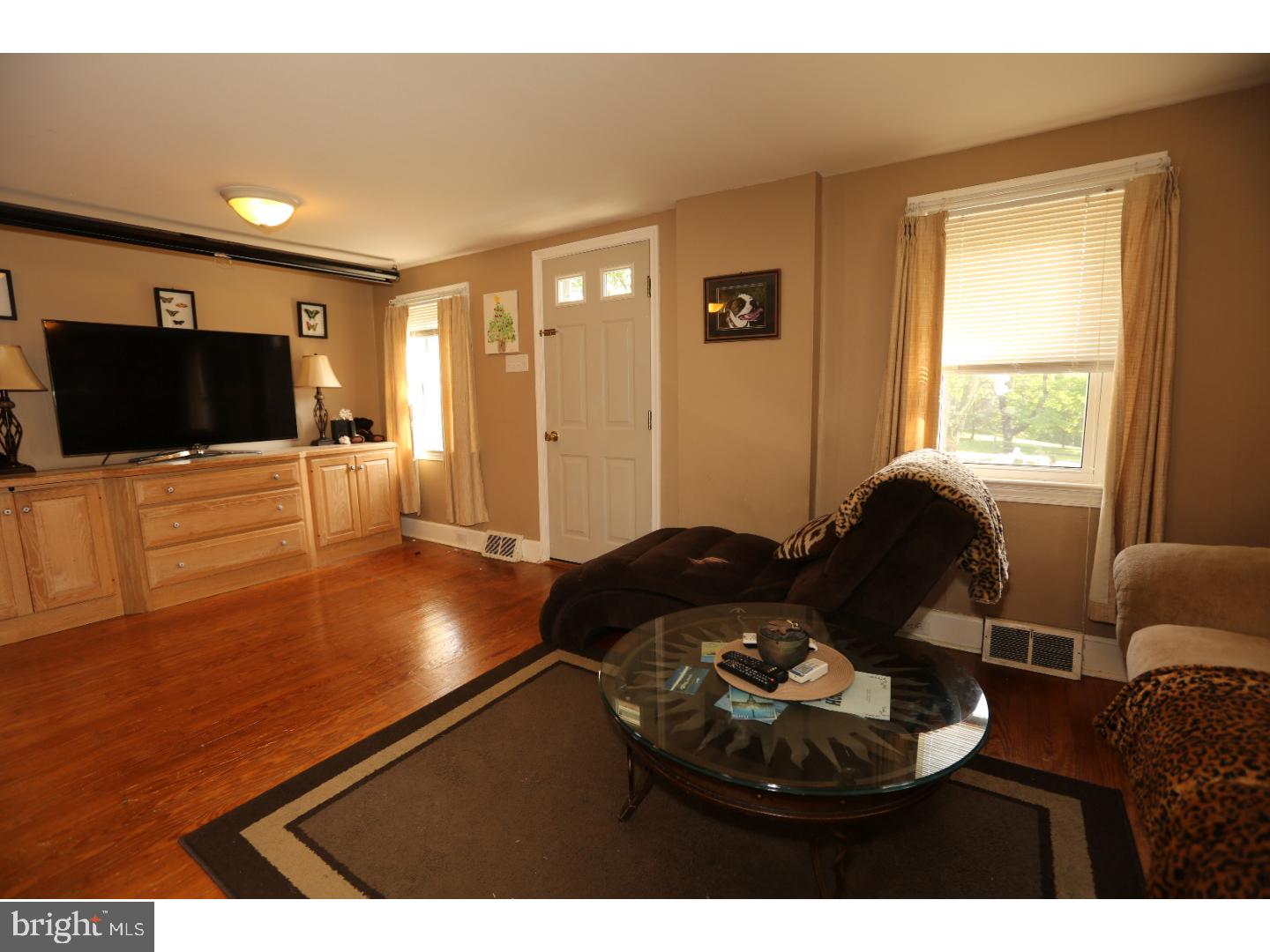 45 Miller Road Phoenixville, PA 19460 - Photo 5 of 25 Living Room