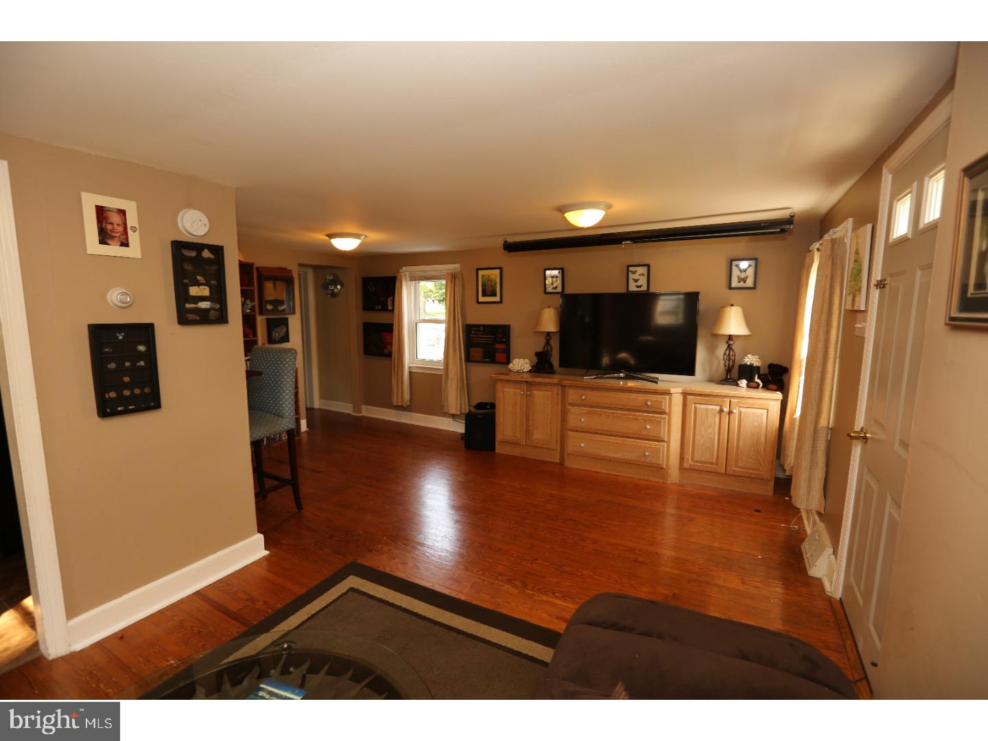 45 Miller Road Phoenixville, PA 19460 - Photo 6 of 25 Living Room