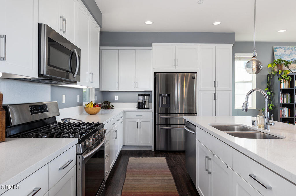 11825 Terra Vista Way, Unit 133 Sylmar, CA 91342 - Photo 5 of 35 11825 Terra Vista #133 006-mls