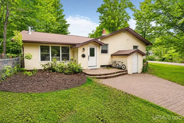 $414,900 | 1695 North Vandenboom Avenue, Marquette, MI 49855