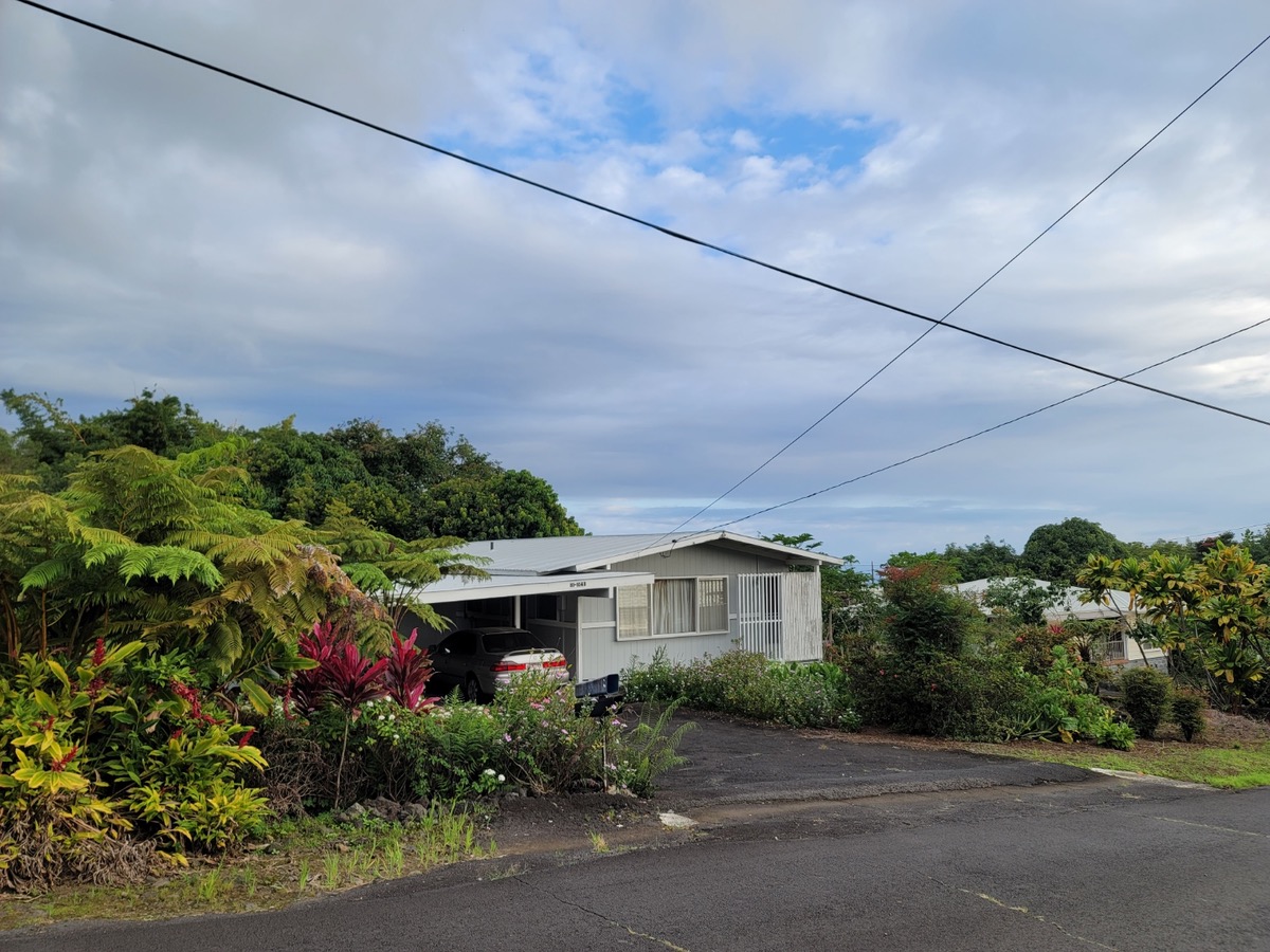 81-1048 Captain Cook Road Captain Cook, HI 96704 - Photo 1 of 10 a front view of a house with a yard and potted plants