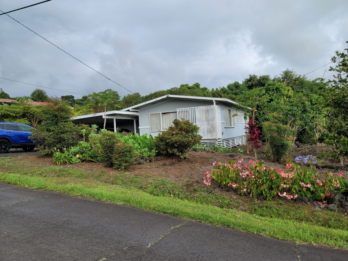 81-1048 Captain Cook Road Captain Cook, HI 96704 - Photo 2 of 10 a front view of a house with garden