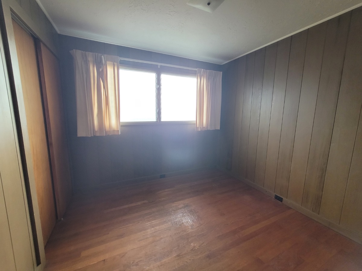 81-1048 Captain Cook Road Captain Cook, HI 96704 - Photo 8 of 10 an empty room with a window