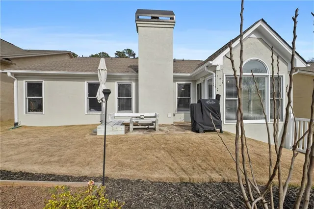 a house view with a outdoor space
