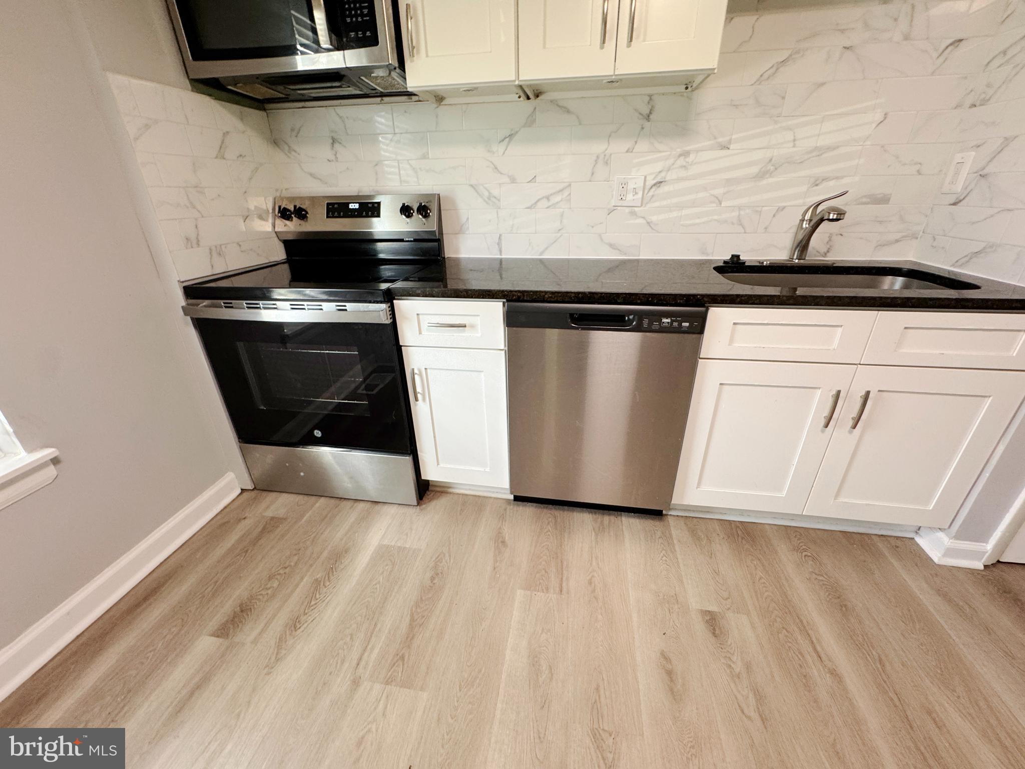 9226 Throgmorton Road Baltimore, MD 21234 - Photo 3 of 30 kitchen