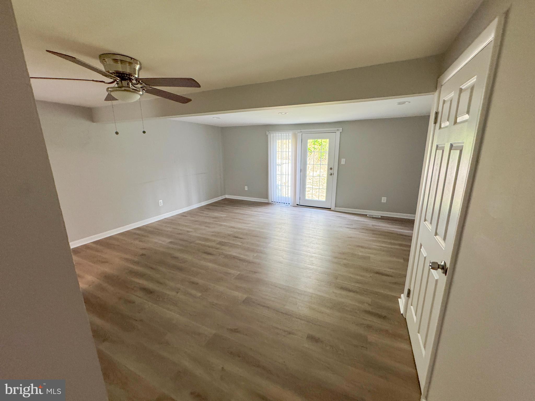 9226 Throgmorton Road Baltimore, MD 21234 - Photo 6 of 30 Living room