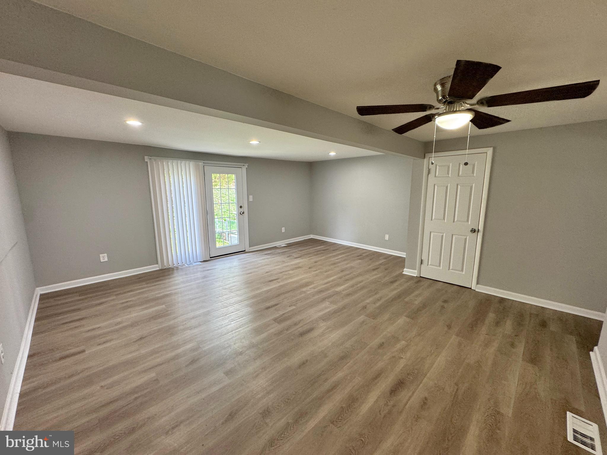 9226 Throgmorton Road Baltimore, MD 21234 - Photo 8 of 30 Living room