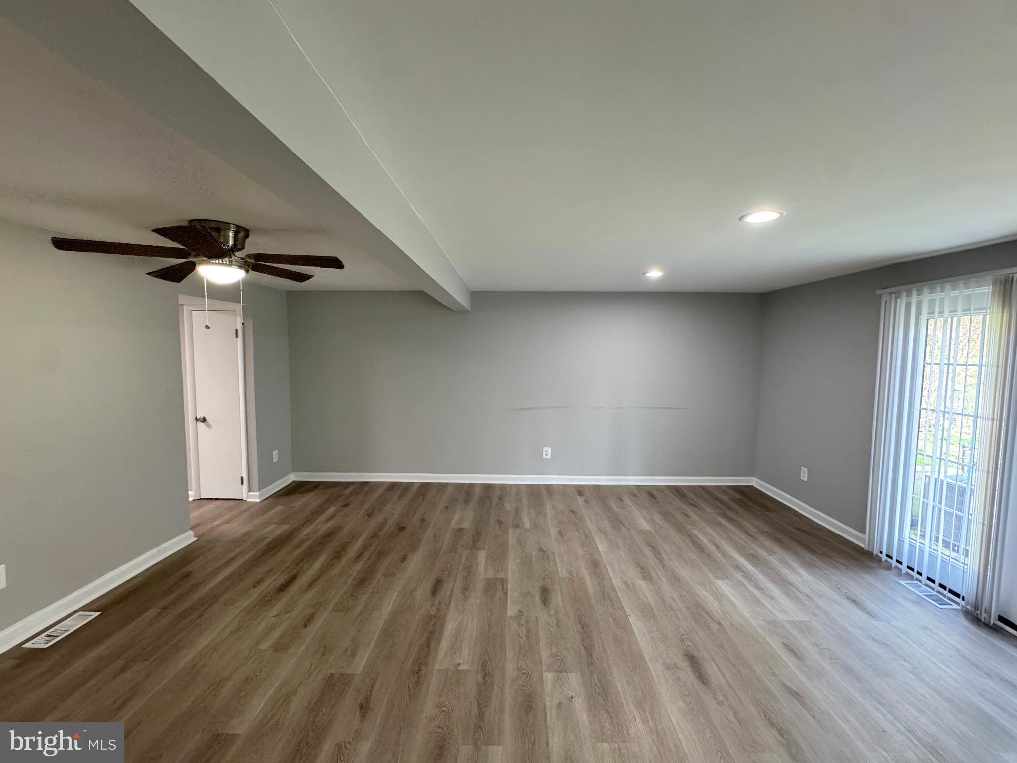 9226 Throgmorton Road Baltimore, MD 21234 - Photo 10 of 30 Living room