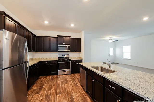 $1,945 | 818 Shady, New Braunfels, TX 78132