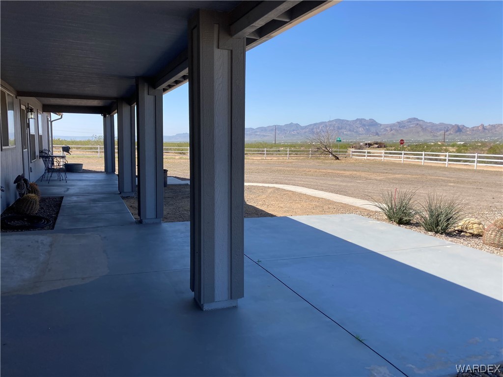 990 South La Osa Road Golden Valley, AZ 86413 - Photo 5 of 91