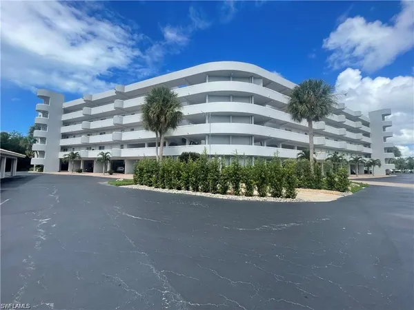 $3,500 | 12945 Vanderbilt Drive, Unit 402, Naples, FL 34110