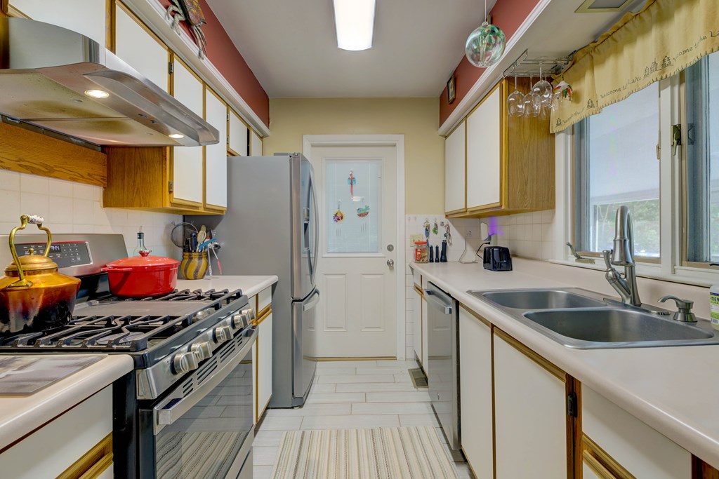 5290 Lakeview Road Chincoteague Island, VA 23336 - Photo 16 of 54