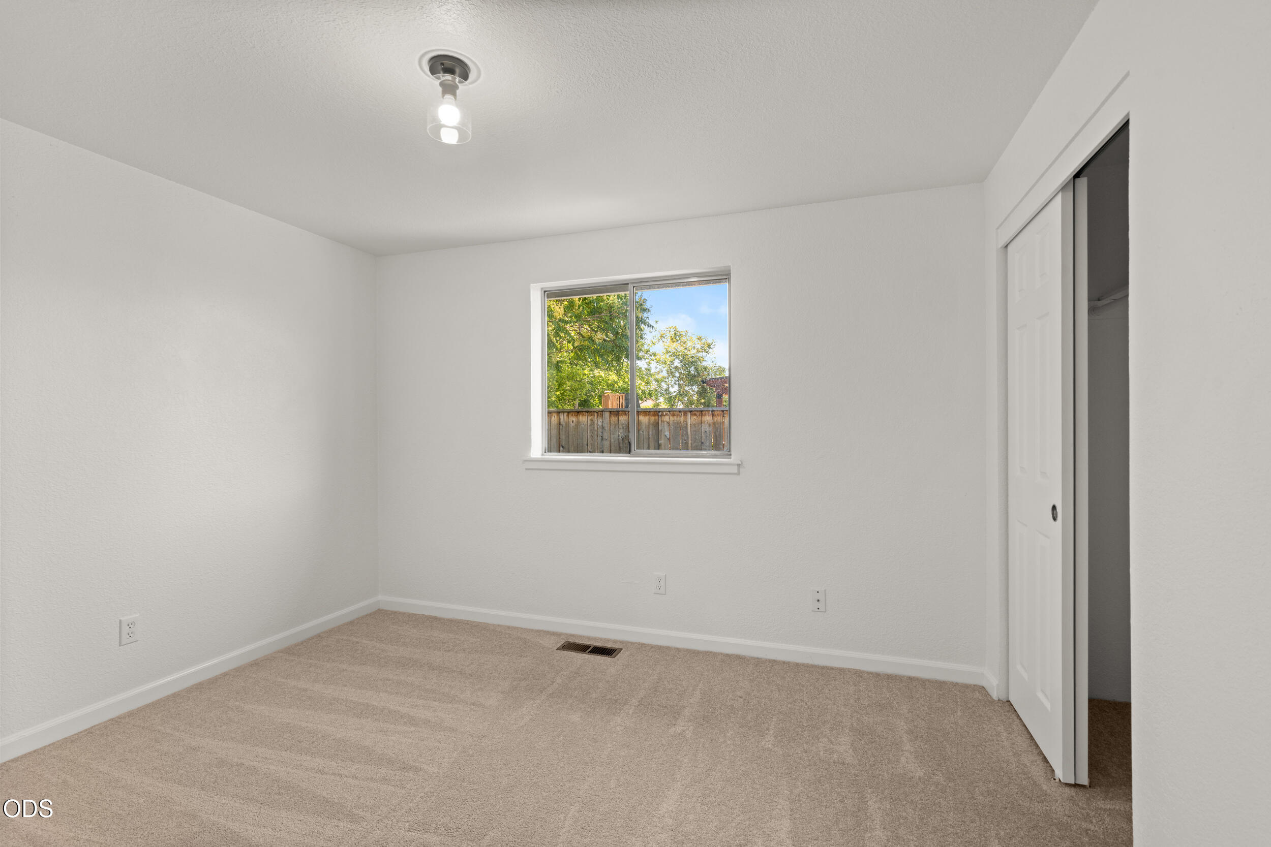 557 Glenn Way Central Point, OR 97502 - Photo 17 of 29