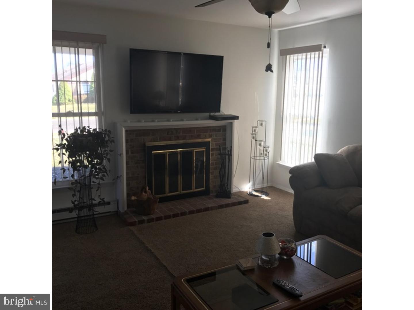 28 Windsor Road Southampton, NJ 08088 - Photo 6 of 23 Living Room