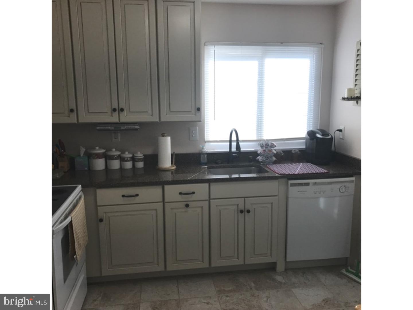 28 Windsor Road Southampton, NJ 08088 - Photo 9 of 23 Kitchen