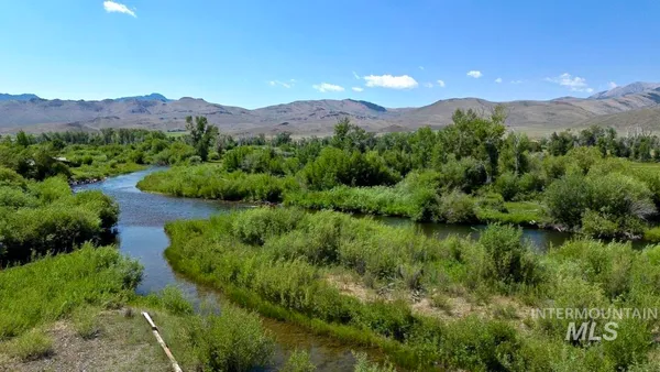 $525,000 | 4237 Summit Drive, Mackay, ID 83251