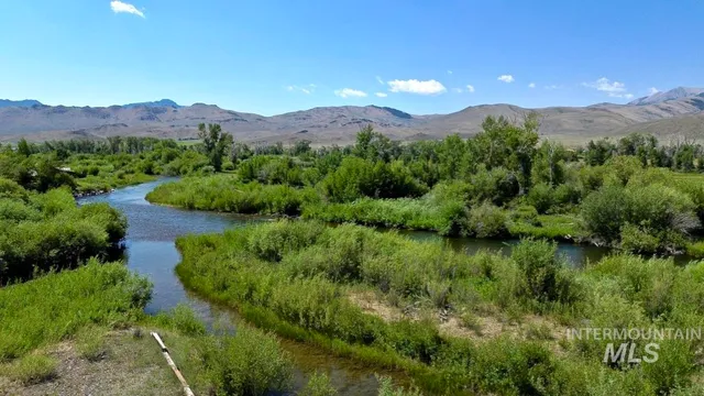 $525,000 | 4237 Summit Drive, Mackay, ID 83251