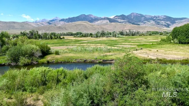 $525,000 | 4237 Summit Drive, Mackay, ID 83251