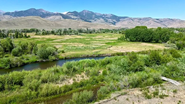 $525,000 | 4237 Summit Drive, Mackay, ID 83251