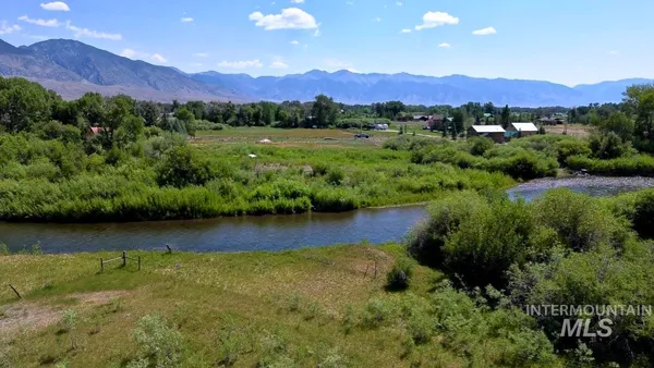 $525,000 | 4237 Summit Drive, Mackay, ID 83251