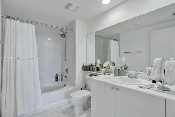 $2,850 | 18800 Northeast 29th Avenue, Unit 403, Aventura, FL 33180