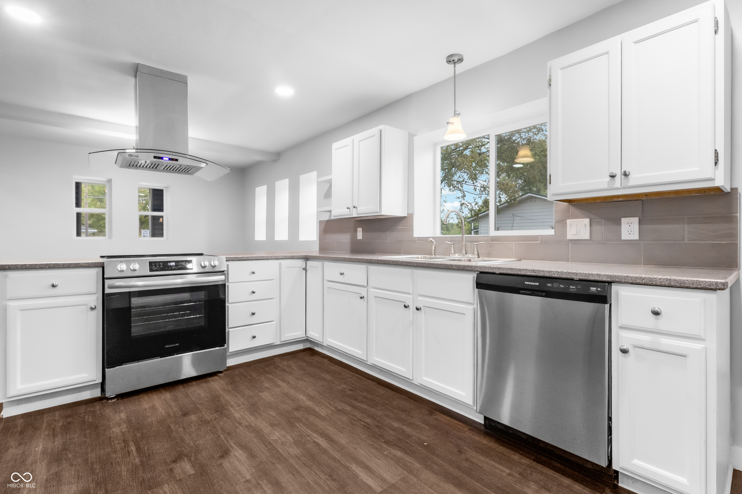 2035 10th Street Columbus, IN 47201 - Photo 11 of 33