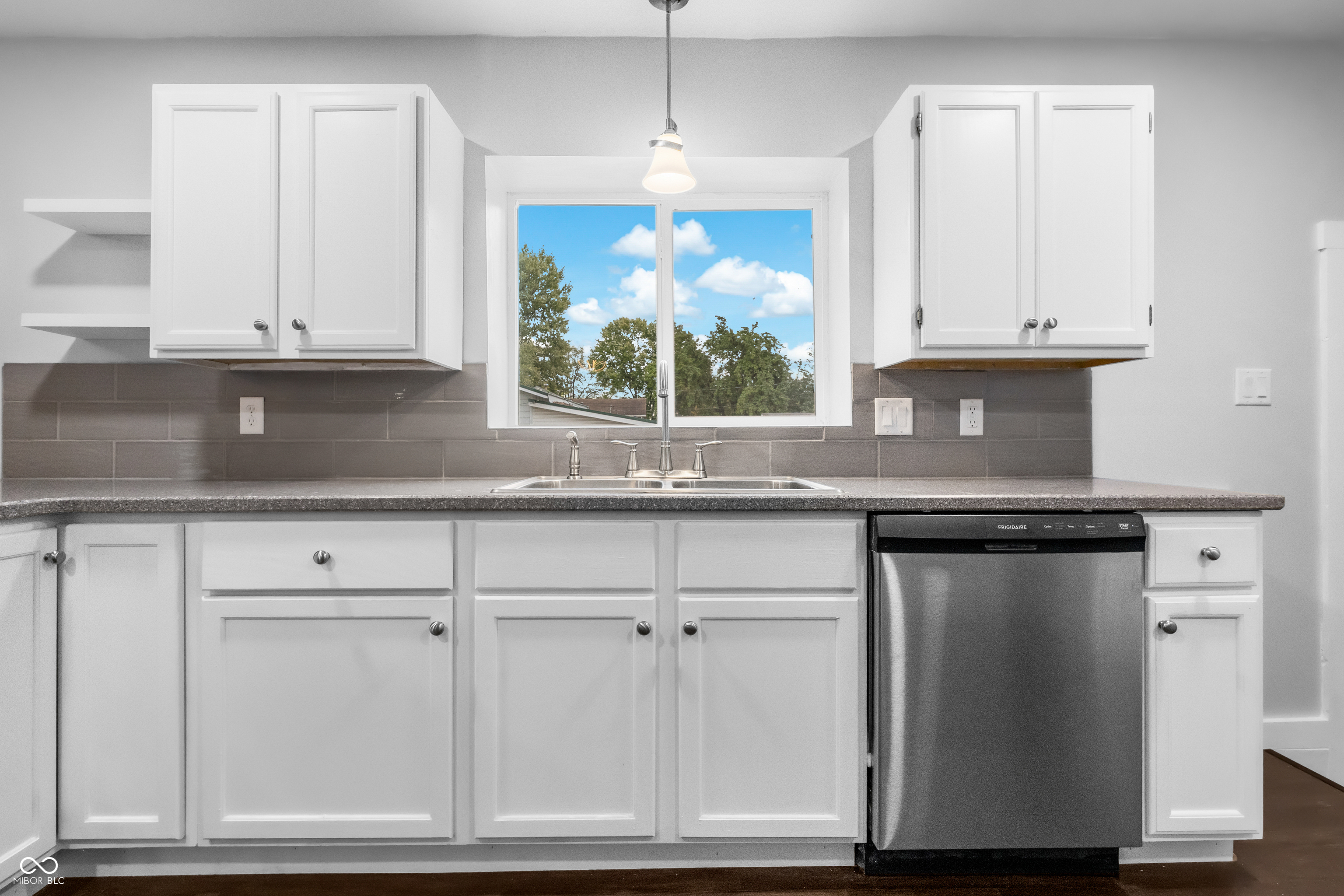 2035 10th Street Columbus, IN 47201 - Photo 12 of 33