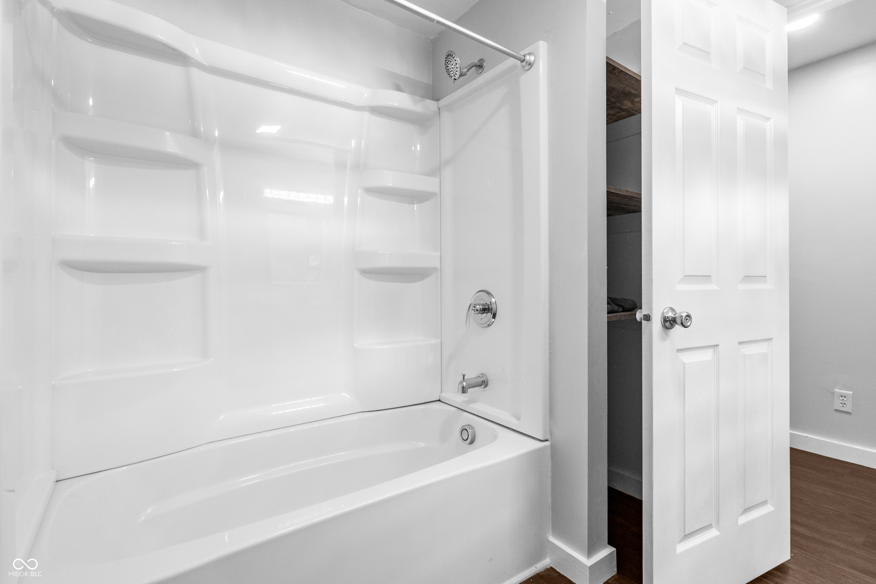 2035 10th Street Columbus, IN 47201 - Photo 15 of 33