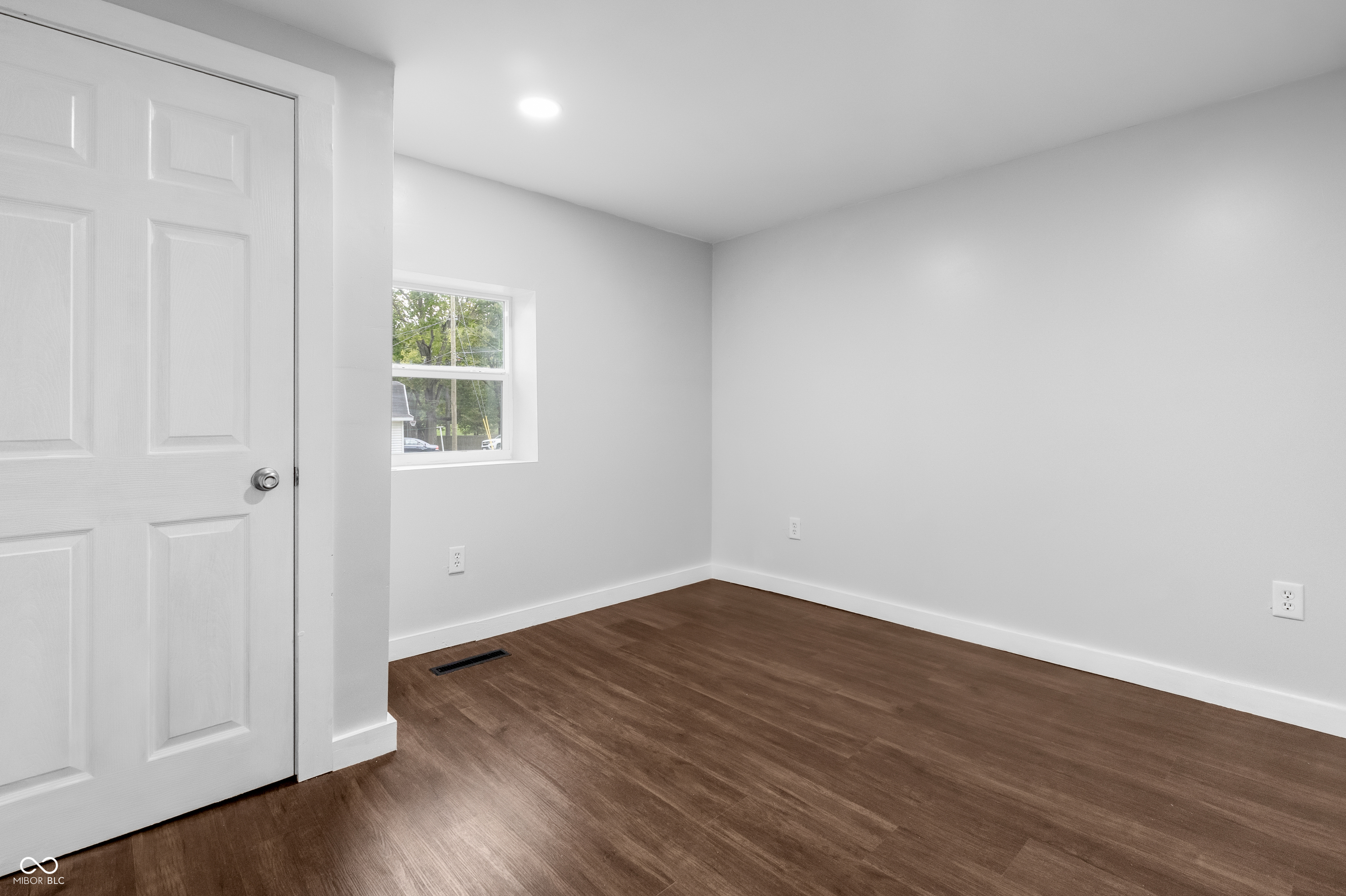 2035 10th Street Columbus, IN 47201 - Photo 17 of 33