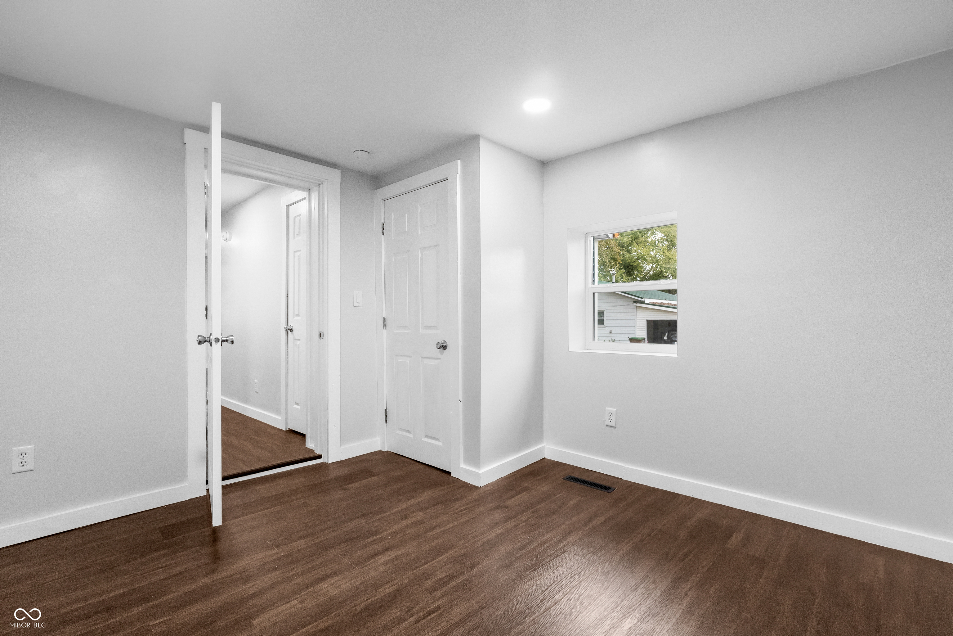 2035 10th Street Columbus, IN 47201 - Photo 18 of 33