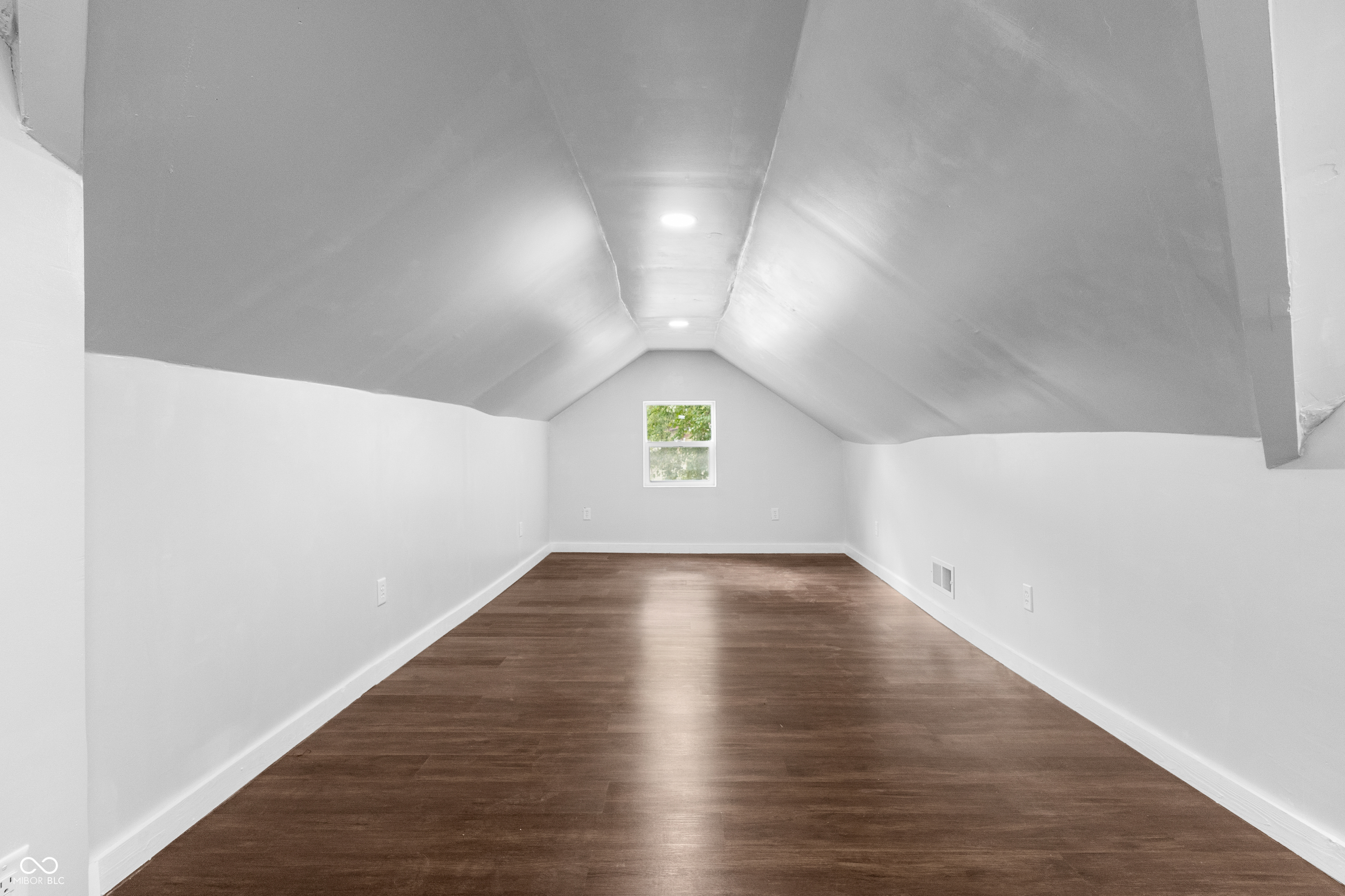 2035 10th Street Columbus, IN 47201 - Photo 21 of 33