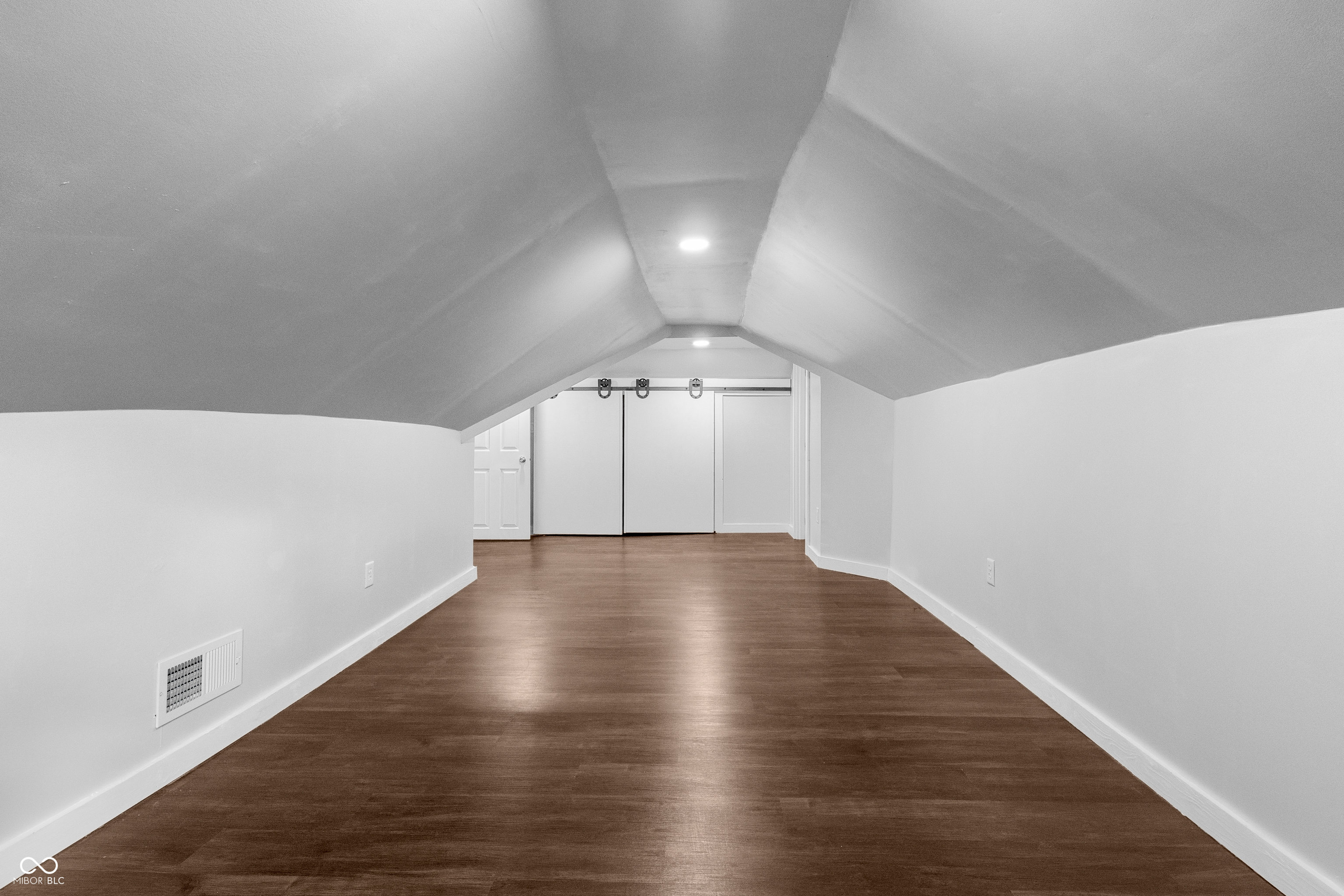 2035 10th Street Columbus, IN 47201 - Photo 22 of 33