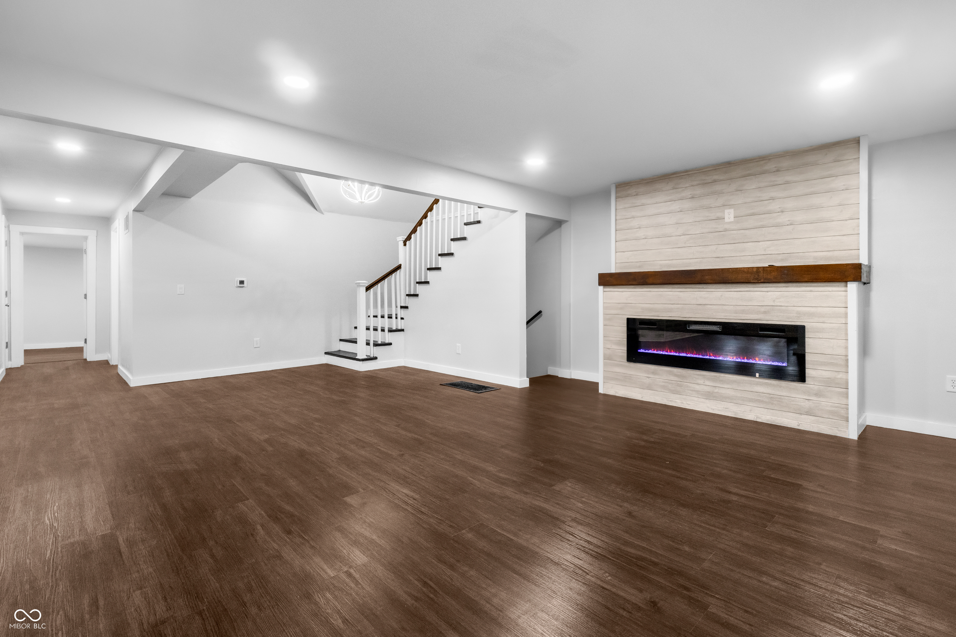 2035 10th Street Columbus, IN 47201 - Photo 5 of 33