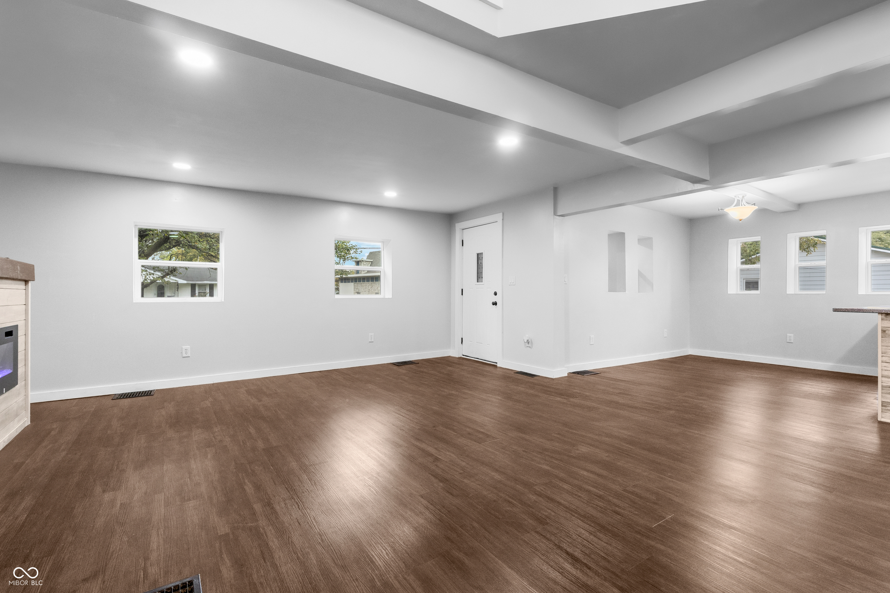 2035 10th Street Columbus, IN 47201 - Photo 7 of 33