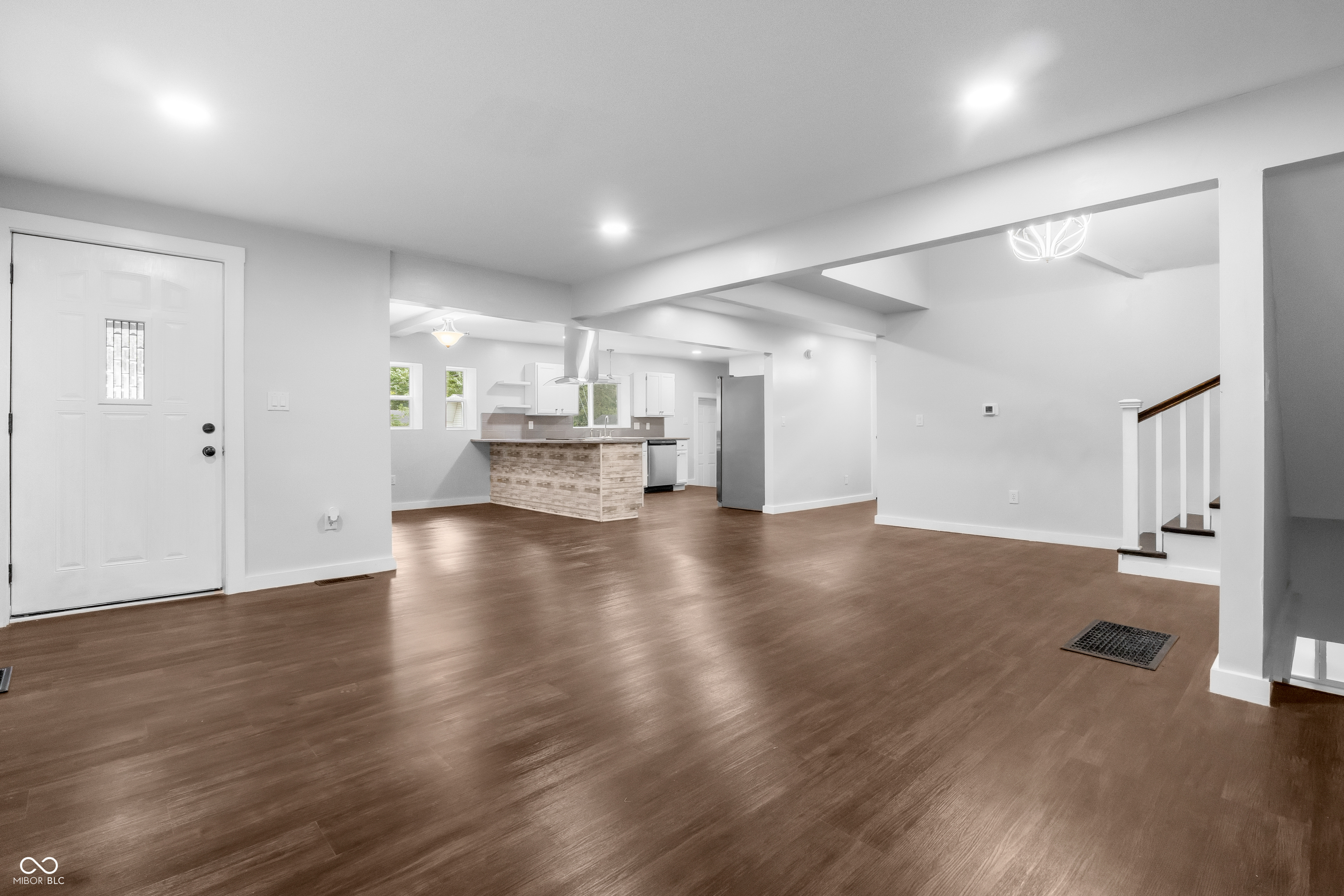 2035 10th Street Columbus, IN 47201 - Photo 8 of 33