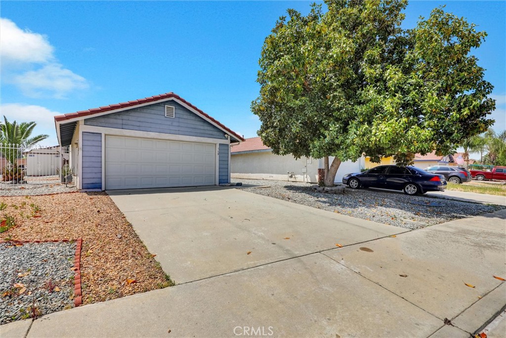 769 Don Drive Hemet, CA 92543 - Photo 5 of 27 a view of a car parked on the side of the road